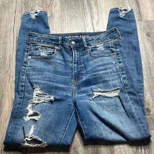 American Eagle Women’s Distressed Super High Rise Jegging, size 6